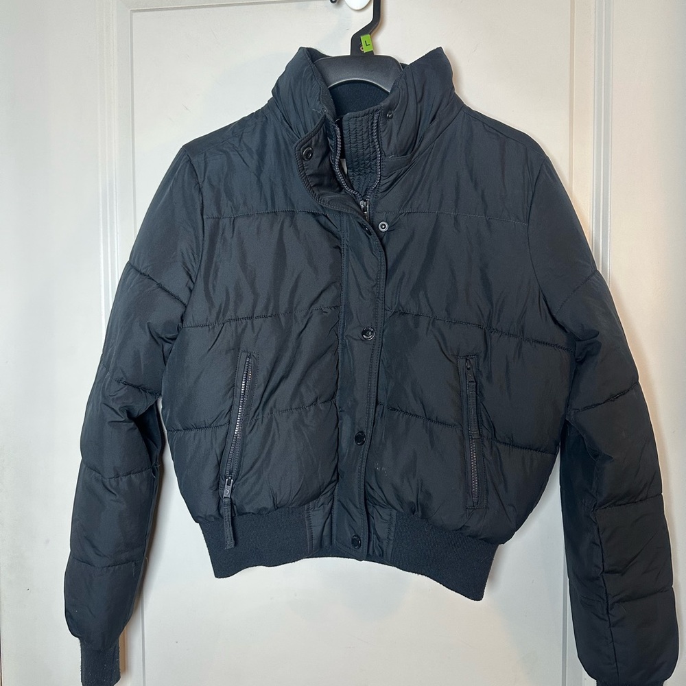 Hollister Mock Neck Full Zip & Button Up Crop Black Ultimate Puffer Coat, XXS